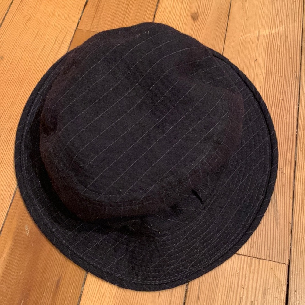 COMMES des GARÇONS hat